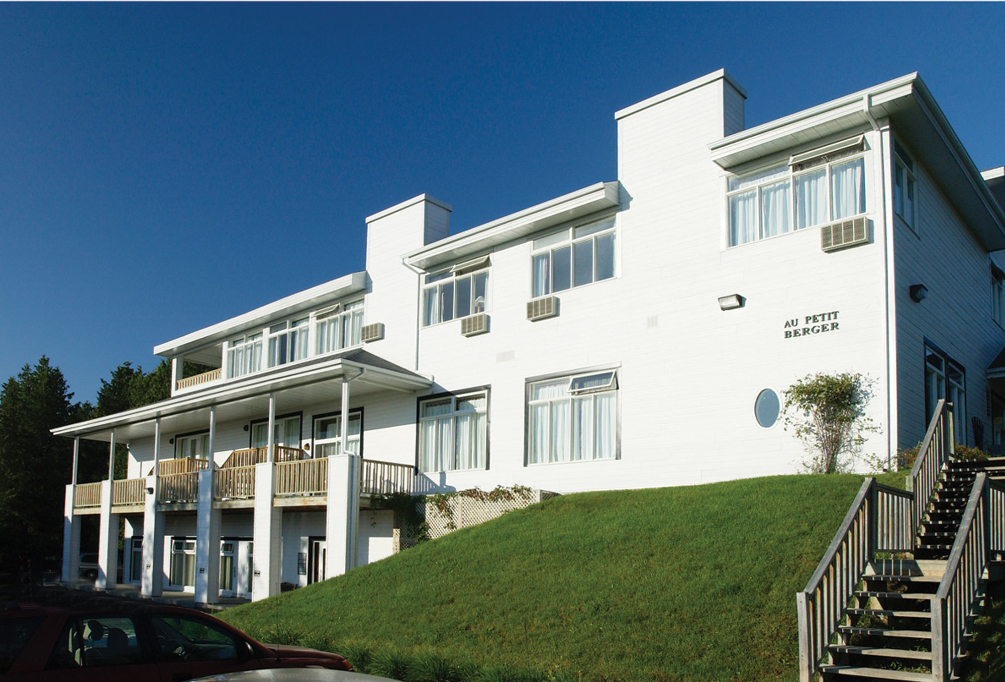 Hotel Au Petit Berger La Malbaie Exterior photo
